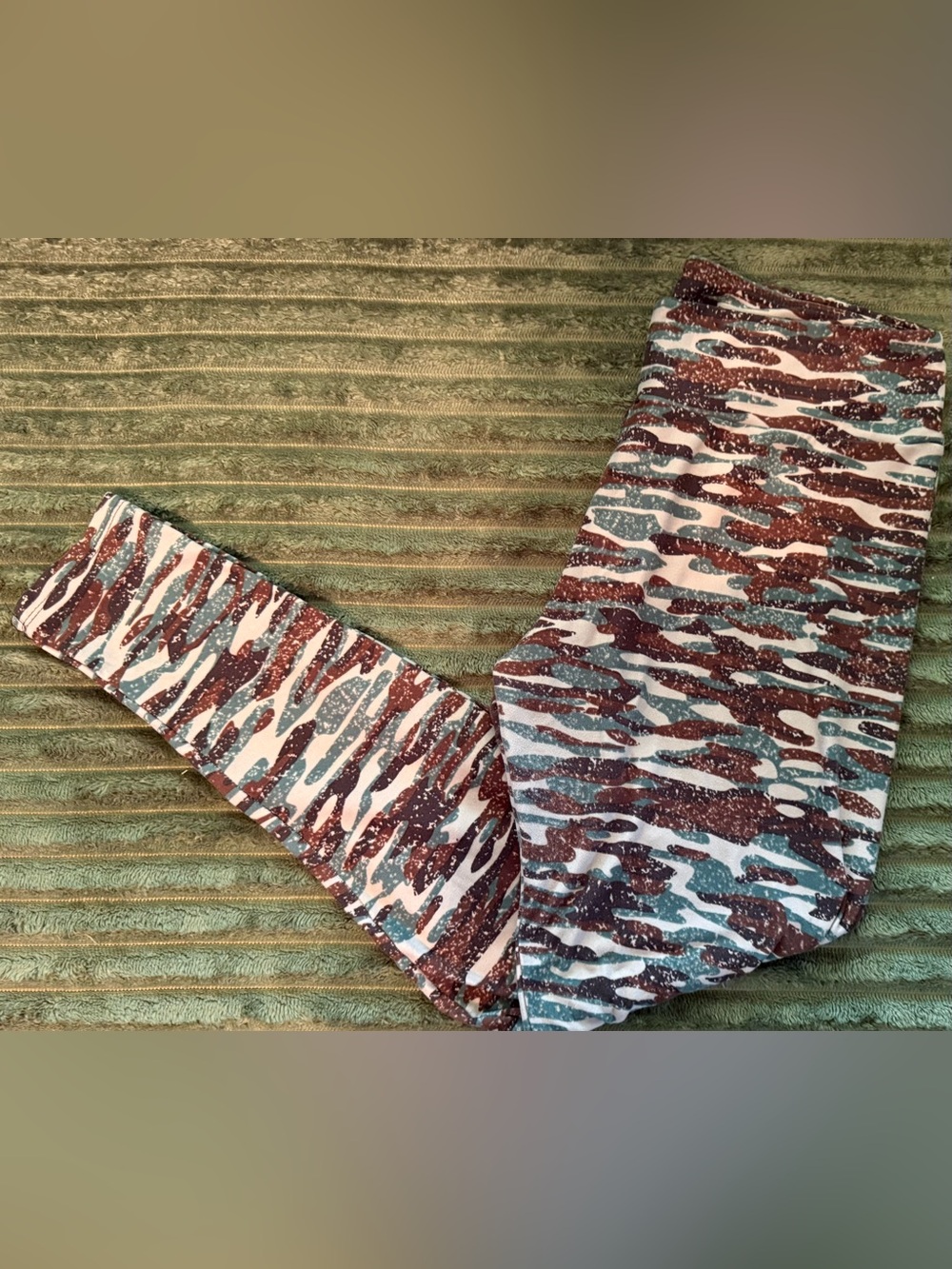 Camo Leggings size Tall & Curvy from LulaRoe.